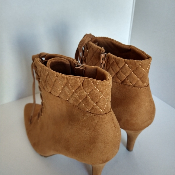 Me too Francis suede heel ankle boots size 10M - Picture 6 of 9